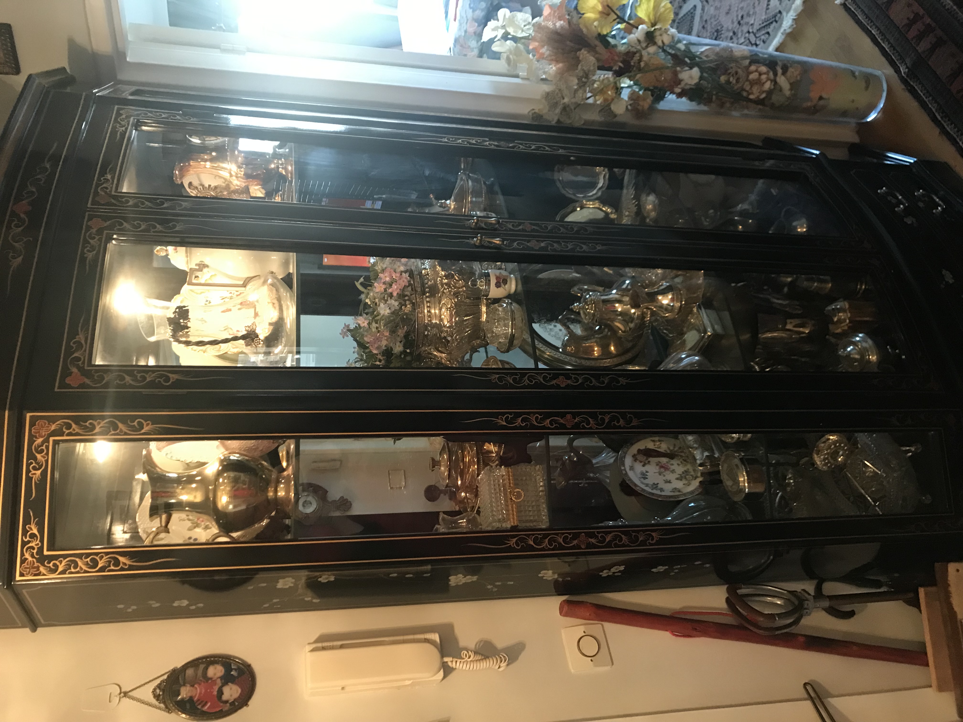 Vitrine laquée noire